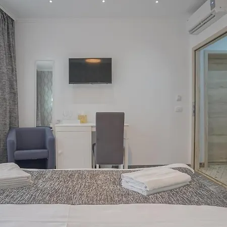 Monarch House ゲストハウス 3*