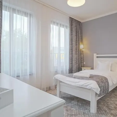Monarch House ゲストハウス 3*